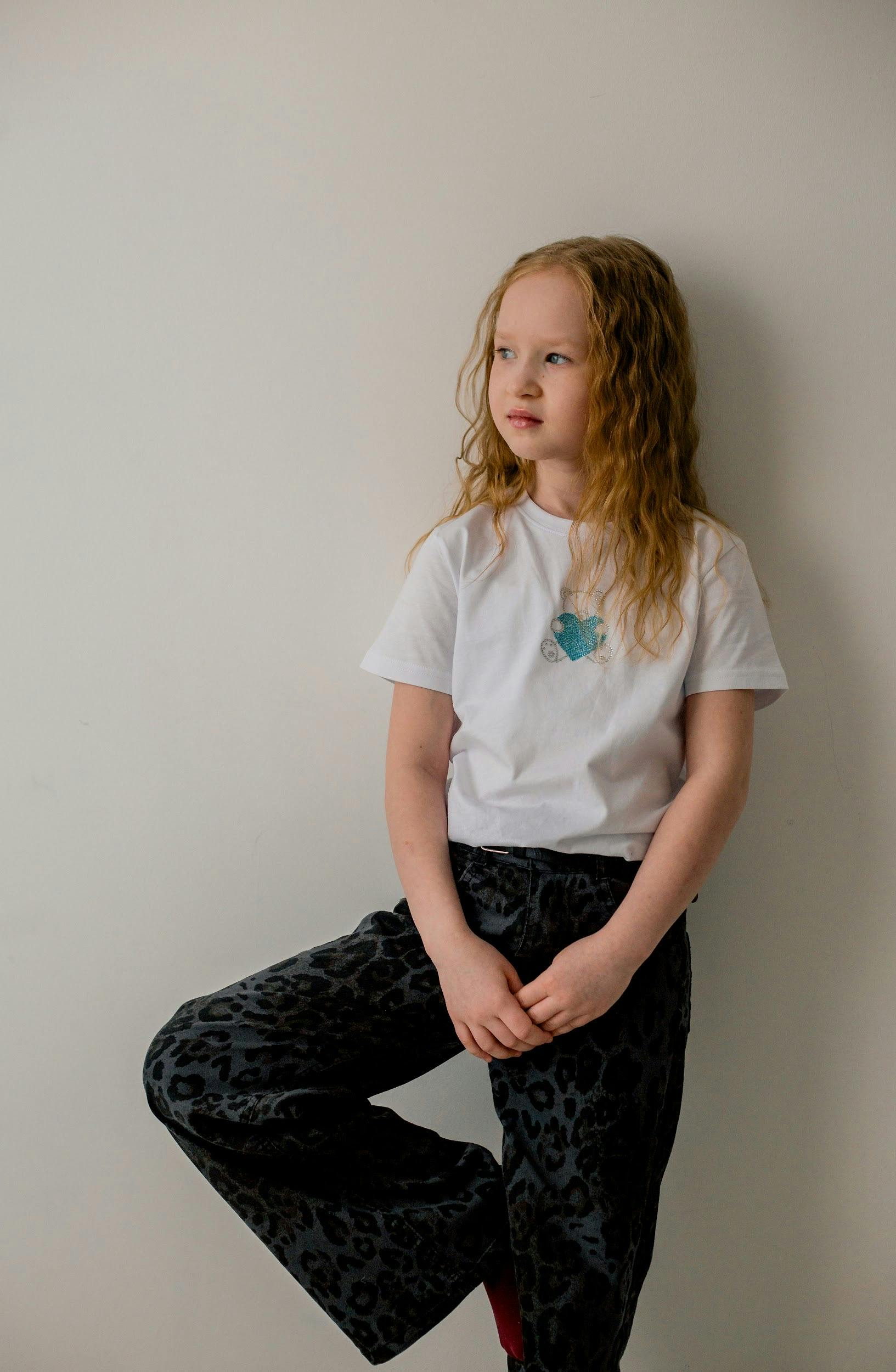 糖行心热门Vlog封面：城市边角线的光影与街头步伐